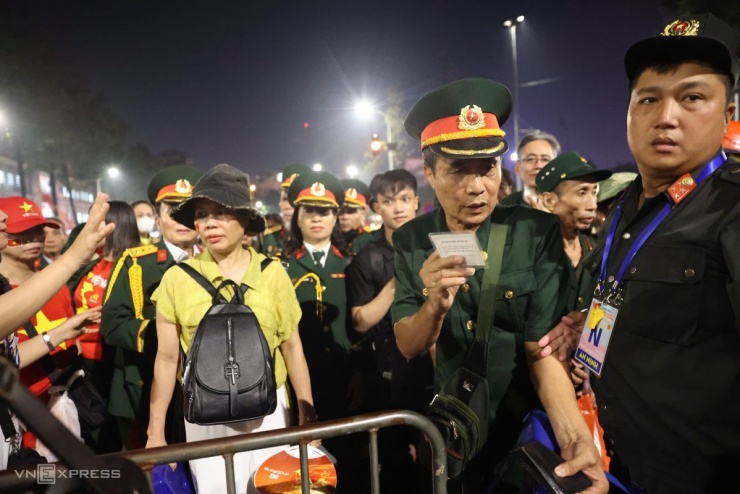 An ninh thắt chặt trước giờ diễu binh A80 - 8