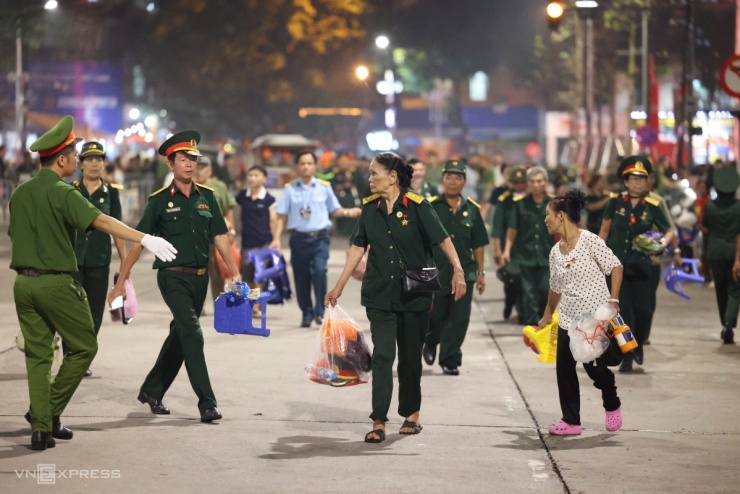 An ninh thắt chặt trước giờ diễu binh A80 - 7