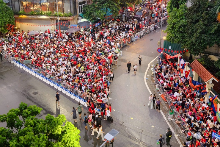 An ninh thắt chặt trước giờ diễu binh A80 - 12