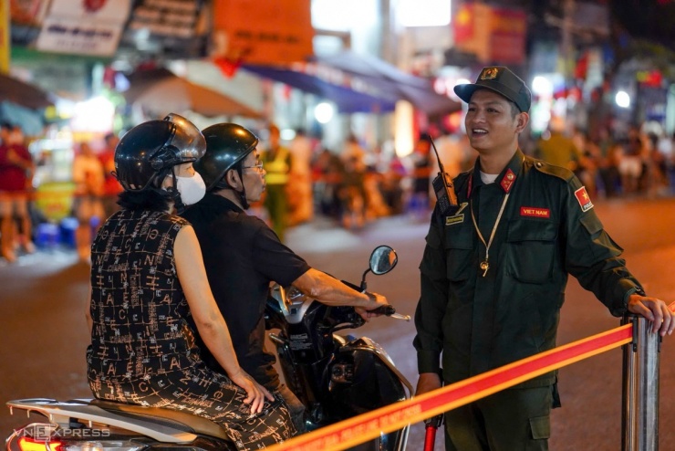 An ninh thắt chặt trước giờ diễu binh A80 - 14