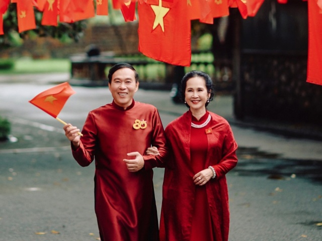 Sao Việt diện sắc đỏ mừng Quốc khánh