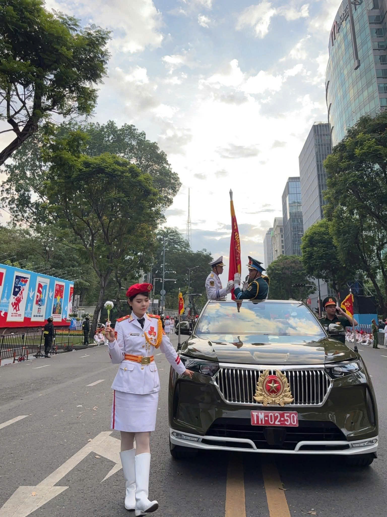 Nữ thượng úy khối Quân nhạc 