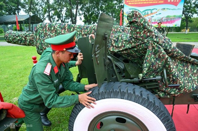 Bộ đội luyện tập tại Lữ đoàn Pháo binh 45. Ảnh: Giang Huy