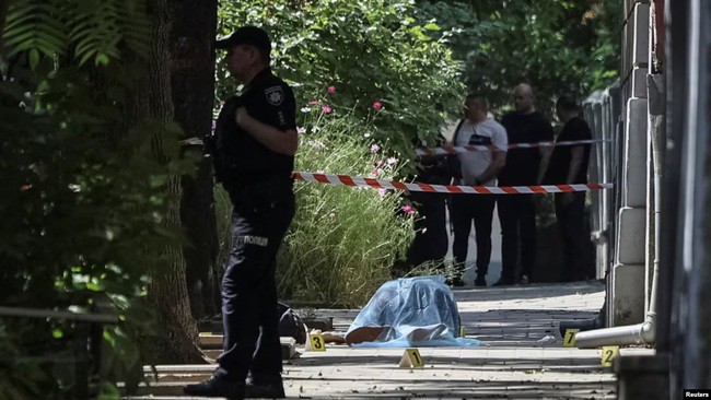 Thi thể ông Parubiy, 54 tuổi, tại TP Lviv ngày 30-8. Ảnh: RFE/RL