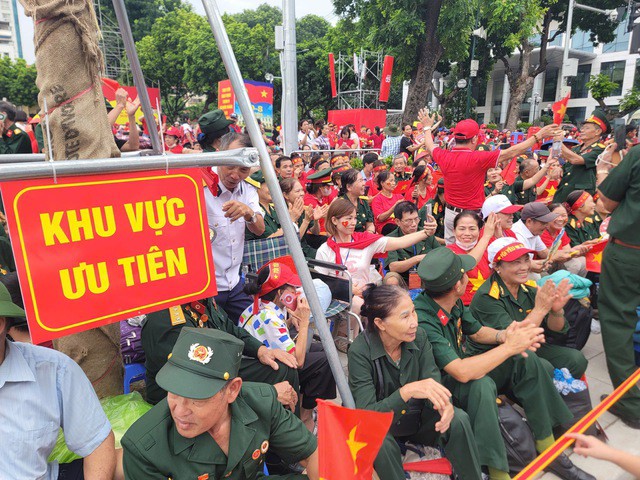 Dự báo đêm nay và sáng 2/9, thời tiết Hà Nội có lúc có mưa, mưa rào - Ảnh: SKĐS