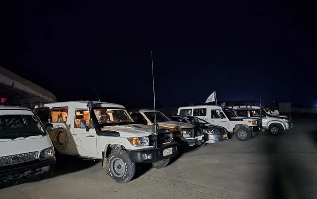 Lực lượng ứng phó chuẩn bị vào vùng thảm họa rạng sáng 1-9 - Ảnh: CHÍNH QUYỀN TALIBAN