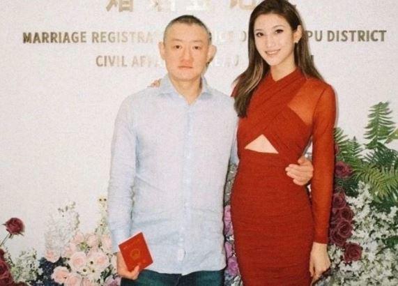 Đại gia 50 tuổi bị mỉa mai khi cưới vợ kém 20 tuổi - 1