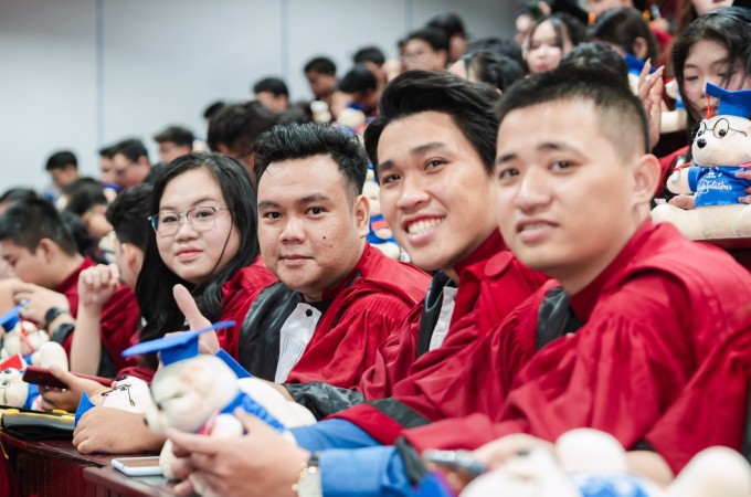 Các tân cử nhân ngành Toán, trường Đại học Khoa học Tự nhiên TP HCM trong lễ tốt nghiệp, tháng 6/2025. Ảnh: HCMUS