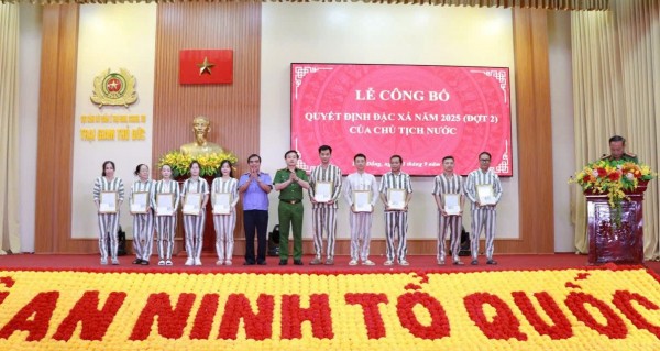 Trại giam Thủ Đức công bố Quyết định đặc xá cho 552 phạm nhân, trong đó có 28 phạm nhân là người nước ngoài.