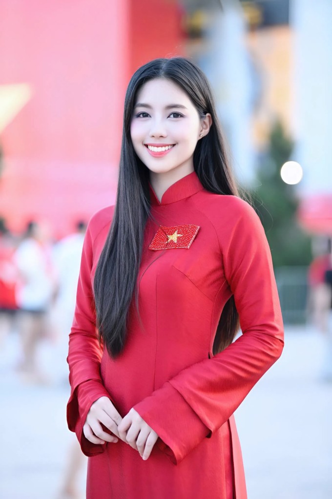 Châu Anh nói sống có lý tưởng và kỷ luật không khiến cô khô cứng.