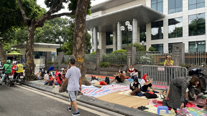 Một nam diễn viên nhà ở đường Nguyễn Thái Học có hành động đẹp giữa những ngày kỷ niệm A80 - 2