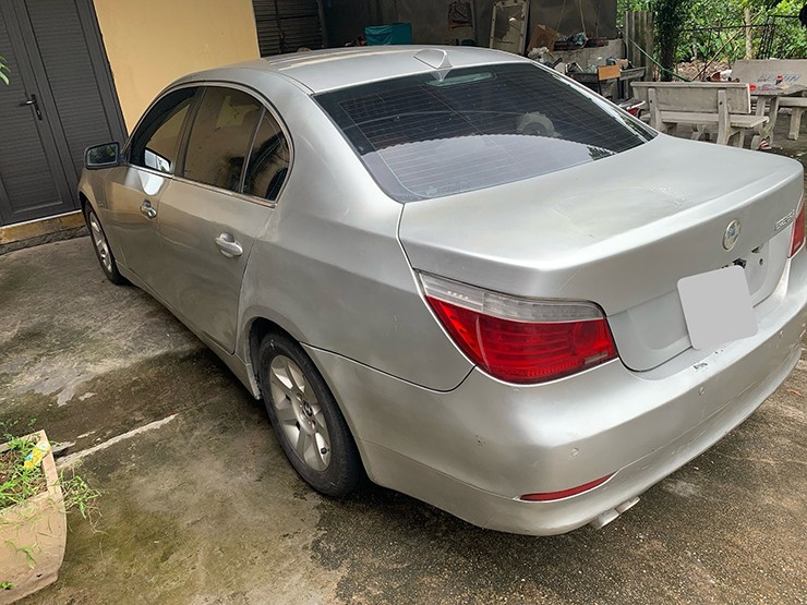 BMW 5-Series đời 2004 được rao bán chỉ 100 triệu đồng - 2