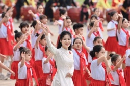 Thủ tướng yêu cầu đẩy nhanh tặng 100.000 đồng dịp Quốc khánh