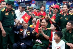 Tin tức trong ngày - Lễ diễu binh 'khó có lần nữa' của những người lính già