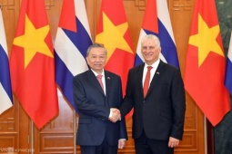 Tin tức trong ngày - Việt Nam trao tặng Cuba 385 tỷ đồng