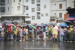 Tin tức trong ngày - Hà Nội đêm trắng, biển người háo hức chờ đại lễ