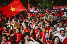 Tin tức trong ngày - Người dân ‘cắm chốt’ quanh Ba Đình chờ lễ diễu binh