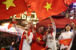 Bạn trẻ - Cuộc sống - Đêm Hà Nội rộn tiếng ca chờ lễ diễu binh