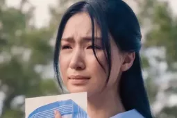 Trang phục của Hòa Minzy trong MV Nỗi Đau Giữa Hòa Bình: Nhìn đơn giản, làm cầu kỳ