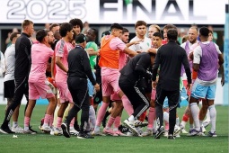Đội Messi thua thảm chung kết, Luis Suarez có hành động phi thể thao