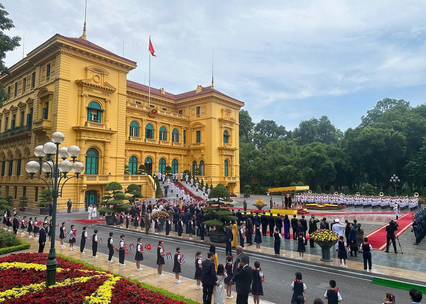 Hình ảnh lễ đón Bí thư thứ nhất, Chủ tịch nước Cuba ngày 1/9. Ảnh: Như Ý.