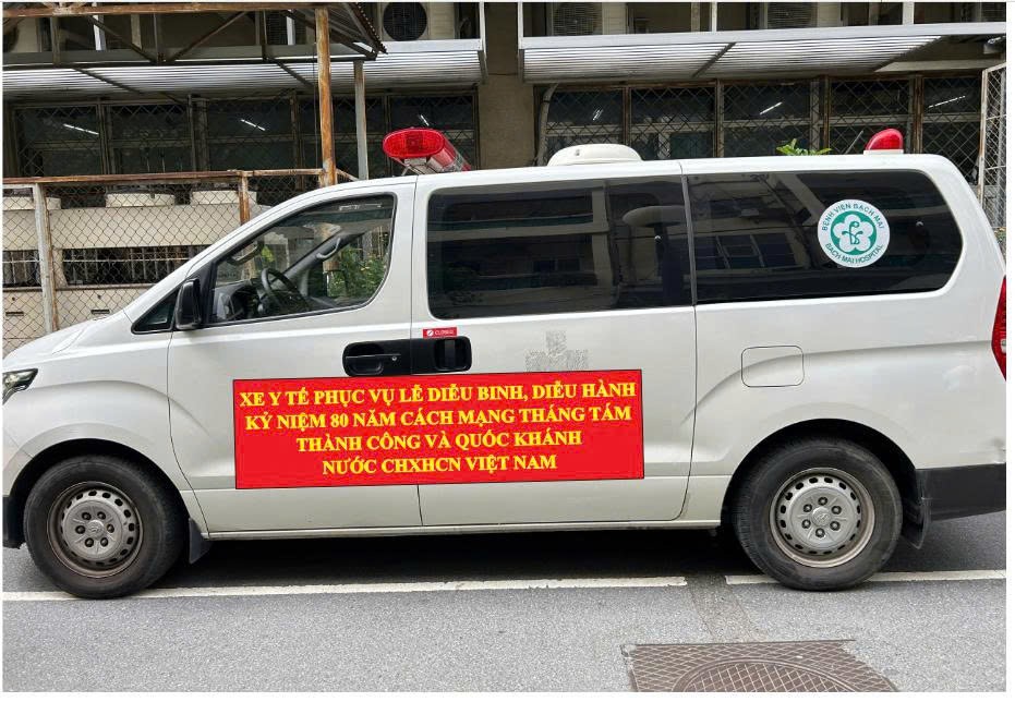 Xe y tế phục vụ lễ diễu binh, diễu hành.