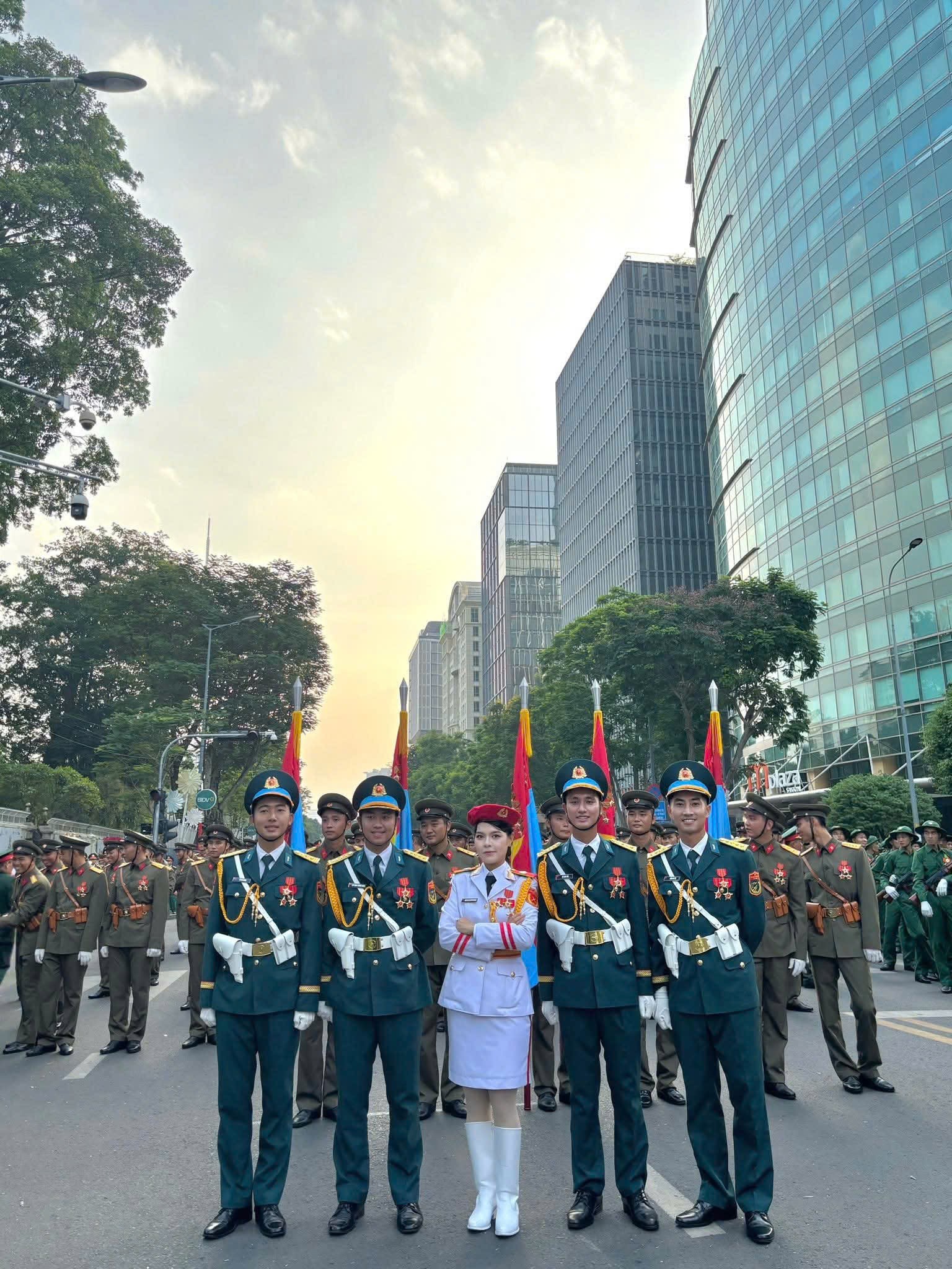 Nữ thượng úy khối Quân nhạc 