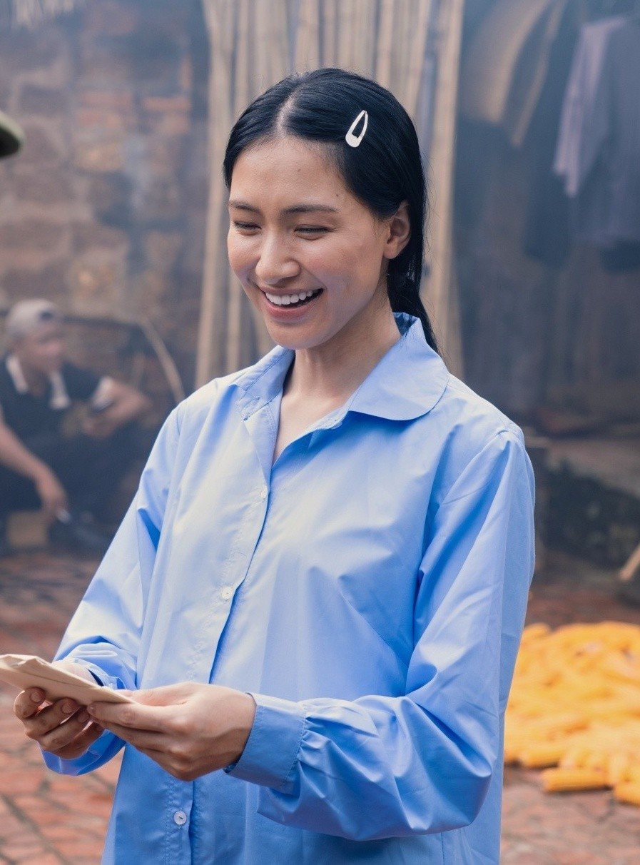 Trang phục của Hòa Minzy trong MV Nỗi Đau Giữa Hòa Bình: Nhìn đơn giản, làm cầu kỳ - 4