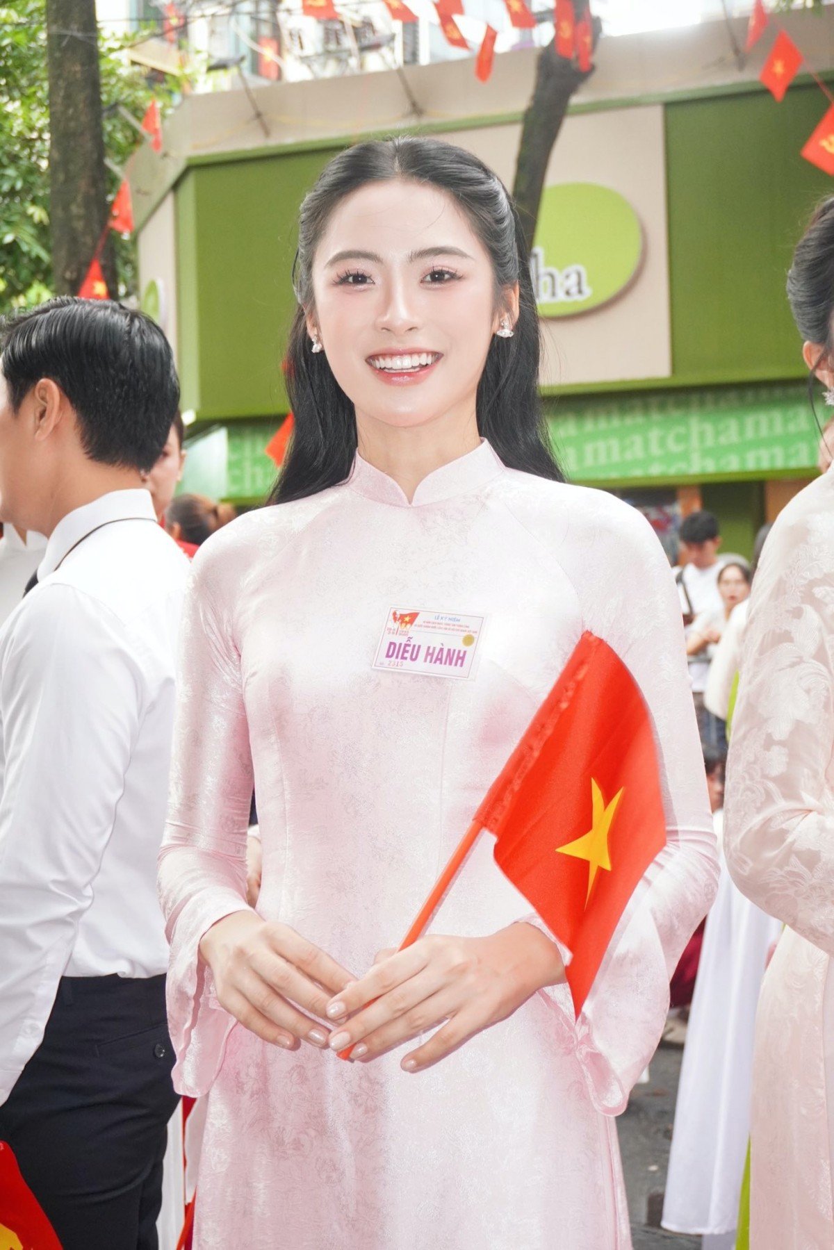 Trên trang cá nhân, Á hậu 2 Nguyễn Thị Vân Nhi cảm ơn Đất nước, Tổ quốc đã cho cô cơ hội được sinh ra trong hoà bình, được tham gia Đại lễ.