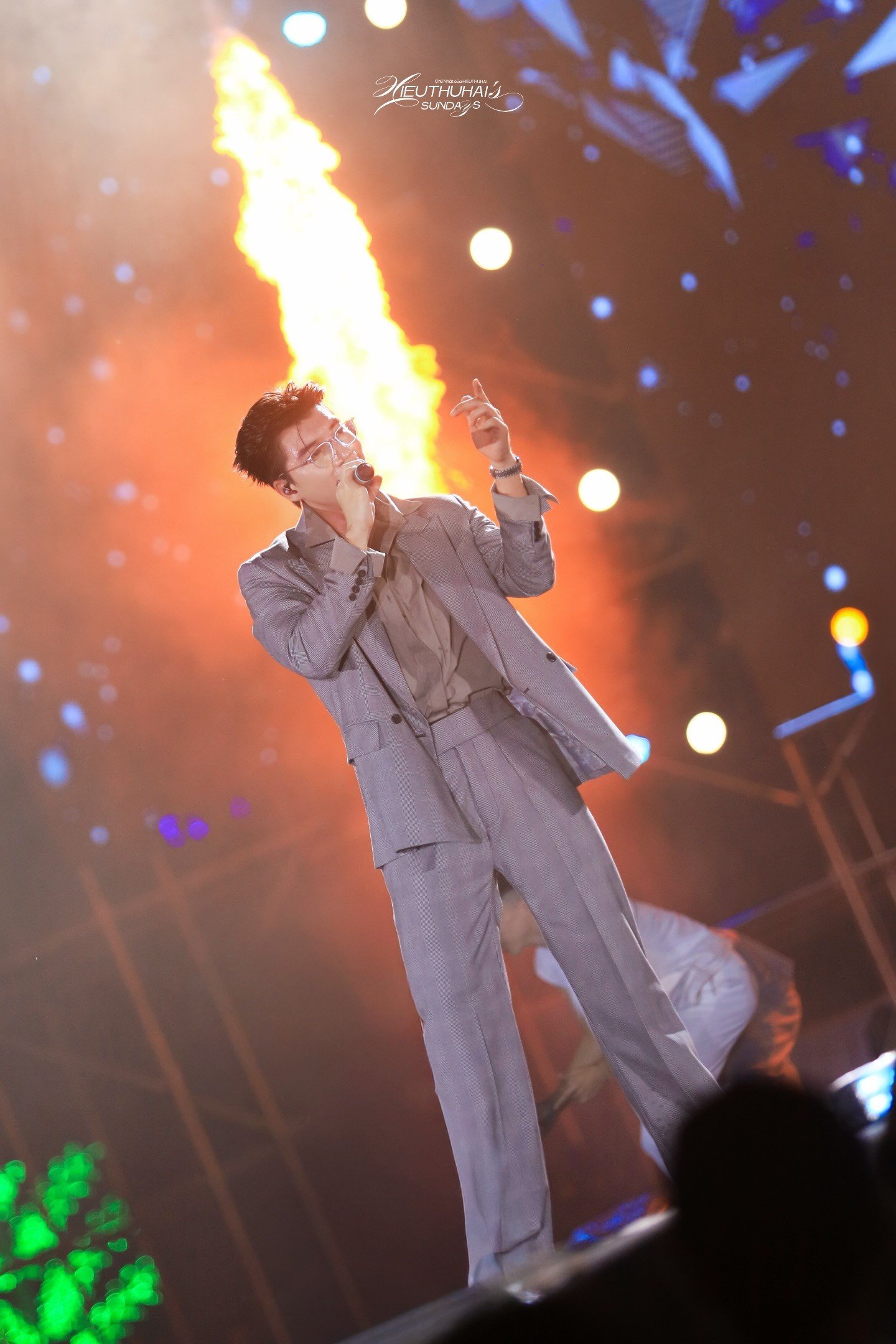 HIEUTHUHAI có thêm tạo hình “để đời”, khiến fan “mất ngủ” vì tấm hình hờ hững - 12