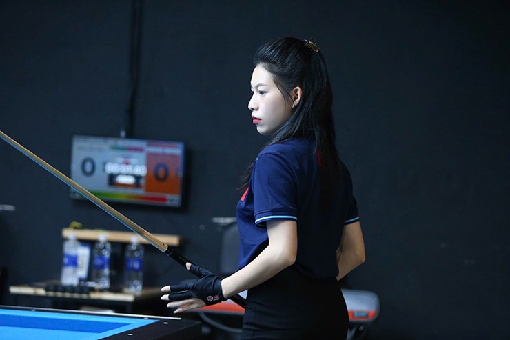 Người đẹp Ngọc Trân thi đấu