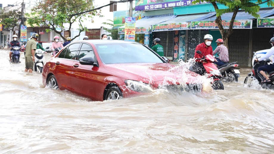 Các bộ phận trên xe ô tô nên kiểm tra sau những ngày mưa bão - 2
