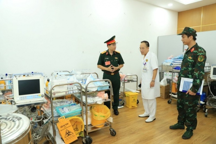 Đại tá Lê Văn Đông - Phó cục trưởng Cục Quân y