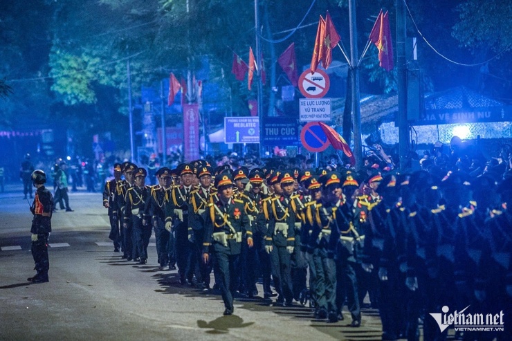 Khối diễu binh sĩ quan Lục quân. Ảnh: Thế Bằng