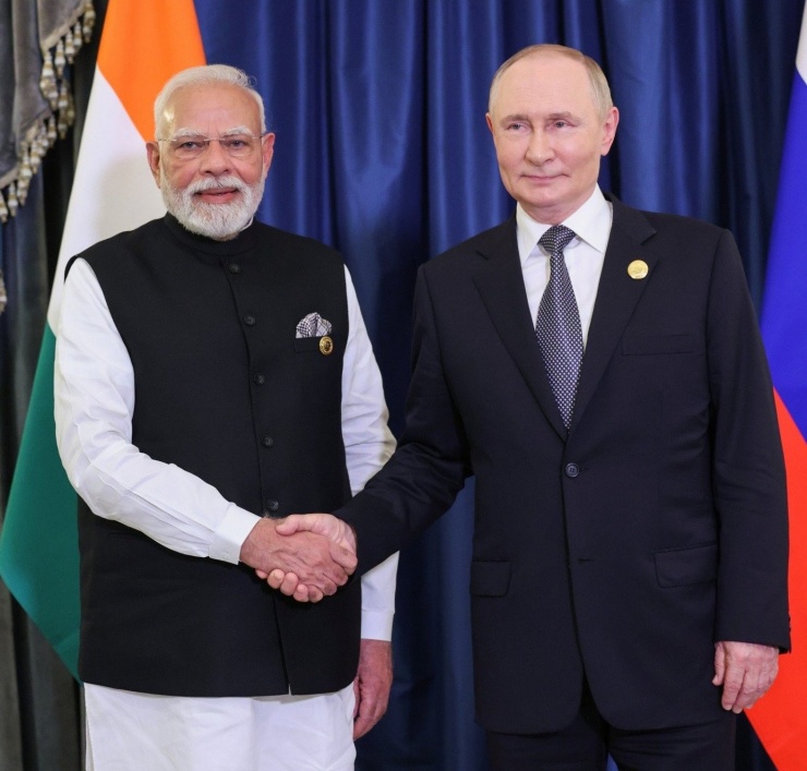 Tổng thống Nga Vladimir Putin và Thủ tướng Ấn Độ Narendra Modi tại cuộc gặp song phương 1/9. (Ảnh: X)
