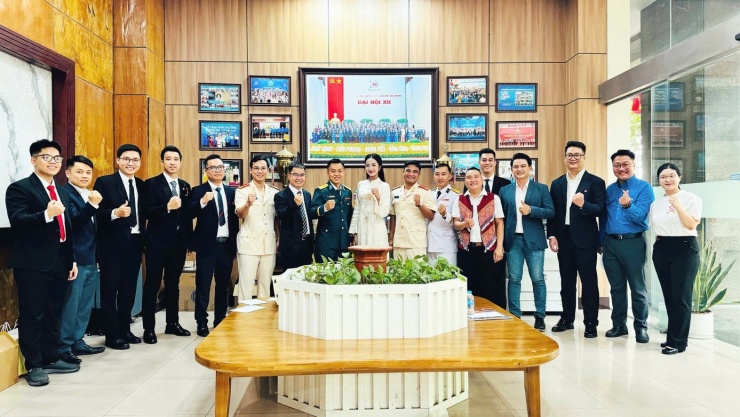 Chiều 1/9, Hoa hậu Hà Trúc Linh, Thanh Thủy và dàn nghệ sĩ tham dự sự kiện ở Hà Nội nhân dịp Kỷ niệm 80 năm Quốc Khánh nước Cộng hòa xã hội chủ nghĩa Việt Nam. Sự kiện có sự góp mặt của nhiều nghệ sĩ và các gương mặt trẻ Việt Nam tiêu biểu.