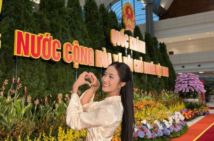 Những ngày vừa qua, Hà Trúc Linh cùng Á hậu Châu Anh, Vân Nhi, Hoa hậu Tiểu Vy, Lương Thùy Linh, Lê Nguyễn Bảo Ngọc cùng nhiều người đẹp trong Khối văn hóa - thể thao đã miệt mài tập luyện cho buổi diễu binh, diễu hành nhân dịp Kỷ niệm 80 năm Cách mạng tháng Tám thành công và Quốc khánh 2/9. Được tham gia sự kiện trọng đại của dân tộc, các người đẹp bày tỏ niềm tự hào và chia sẻ nhiều kỷ niệm khó quên.