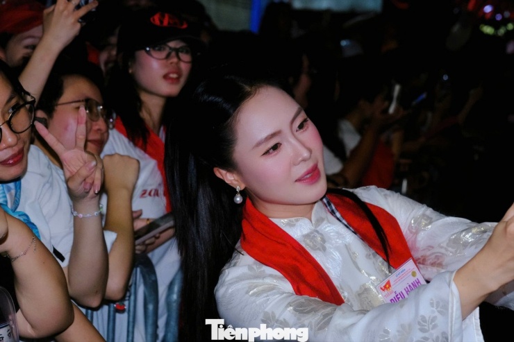 Lễ kỷ niệm diễu binh diễu hành 80 năm Cách mạng tháng Tám thành công và Quốc khánh nước Cộng hòa xã hội chủ nghĩa Việt Nam là sự kiện trọng đại, được nhân dân cả nước mong chờ. Khối văn hóa - thể thao của Lễ kỷ niệm quy tụ dàn nghệ sĩ nổi tiếng, nhiều người mến mộ.
