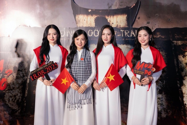 Hạ Anh "đọ sắc" cùng Top 3 Hoa hậu Việt Nam 2024 trong buổi công chiếu phim Mưa Đỏ.