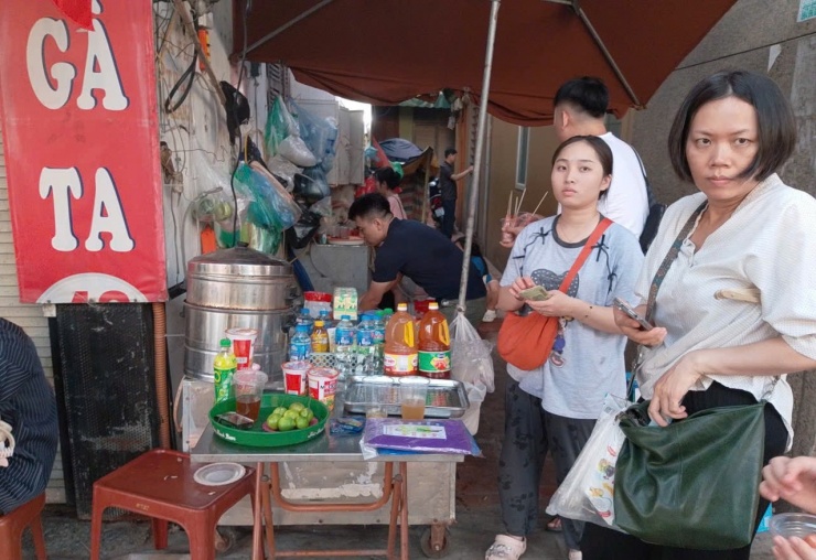 Cửa hàng bán phở chuyển sang bán đồ uống và đồ ăn nhanh từ ngày 27/8.