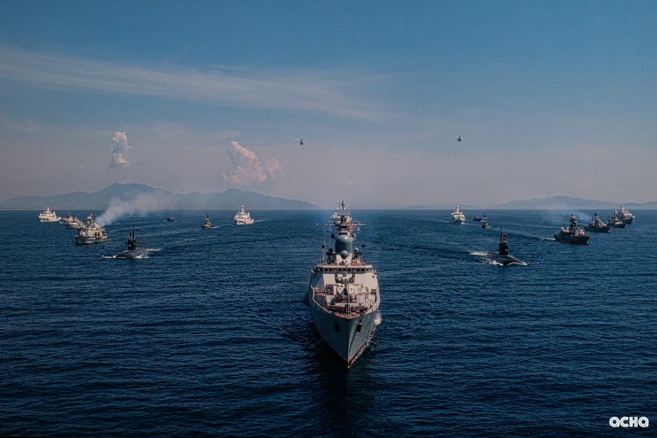 Trong đội hình chữ A, các tàu có hỏa lực mạnh, tàu chỉ huy, tàu chiến đấu, tàu vận tải, tàu bổ trợ được phân bố một cách phù hợp với khả năng, hiệu suất chiến đấu của đội hình. Đây là đội hình để tiêu diệt lực lượng đối phương, tăng khả năng phòng vệ các cuộc tấn công từ trên không, trên biển, dưới ngầm, bảo vệ vững chắc chủ quyền biển, đảo.