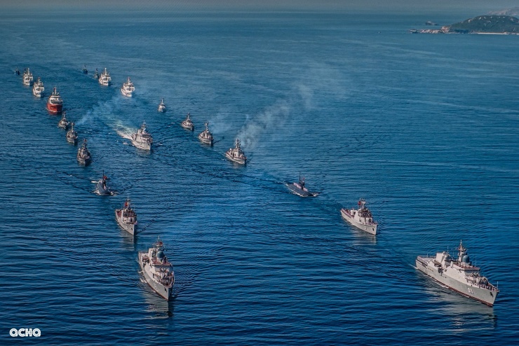 Duyệt biên đội tàu Hải đội Dân quân thường trực. Biên đội tàu tuần tra SPA-4207 của Bộ đội Biên Phòng. Biên đội tàu tuần tra đa năng lớp DN-2000 của Kiểm ngư và Cảnh Sát biển Việt Nam. Biên đội tàu pháo TT-400T, tàu tên lửa 12418, 1241RE, tàu ngầm Kilo 636, tàu hộ vệ chống ngầm lớp 159 và tàu hộ vệ tên lửa Gepard 3.9 của Hải quân nhân dân Việt Nam.