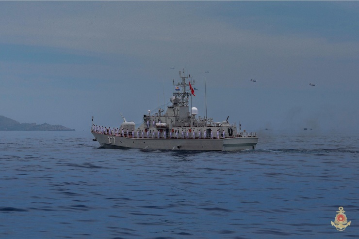 Biên đội tàu pháo TT400TP tham gia diễu binh trên biển