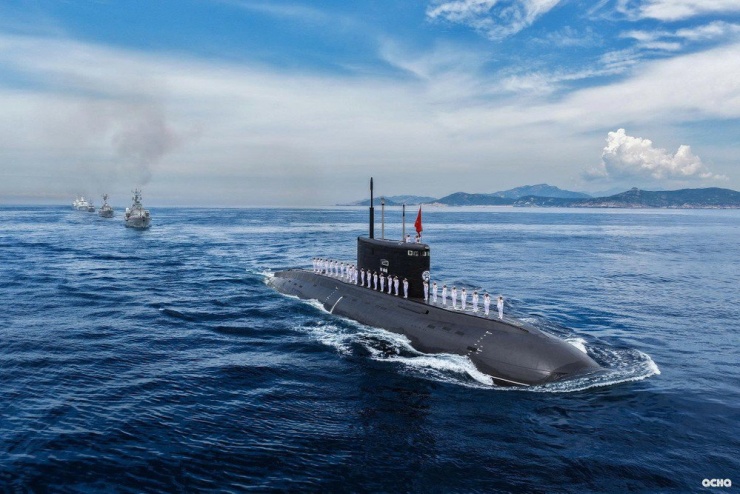 Trong đội hình chữ V, các tàu có khả năng trinh sát, hỏa lực mạnh, các tàu vận tải, tàu bổ trợ và tàu chỉ huy được bố trí theo nguyên tắc tác chiến. Đội hình này giúp tăng khả năng quan sát phát hiện mục tiêu, tiêu diệt các lực lượng đối phương, đồng thời sẵn sàng ứng phó kịp thời các nguy cơ tấn công của địch, không bị động, bất ngờ trong mọi tình huống.