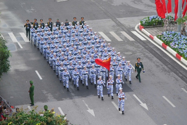 Nhịp quân hành trên phố, triệu trái tim hòa ca - 11