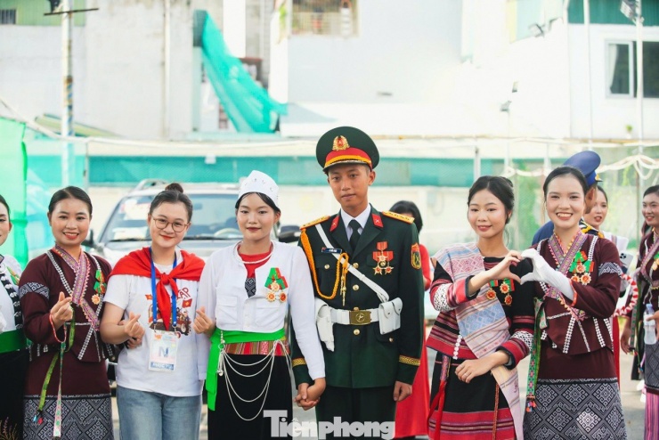 Nhịp quân hành trên phố, triệu trái tim hòa ca - 26