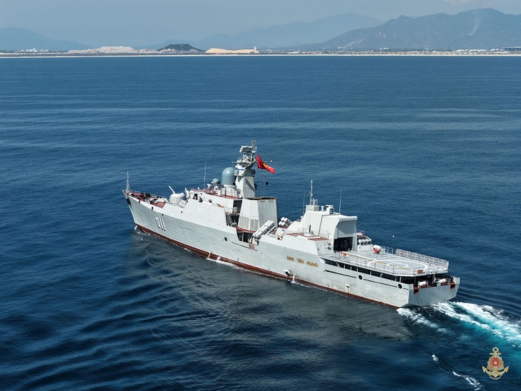 Tàu hộ vệ tên lửa Đinh Tiên Hoàng. Ảnh: Quân chủng Hải quân
