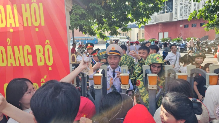 Những món quà nhỏ trao tay