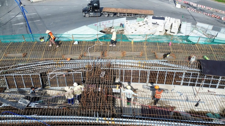 &#39;Gác&#39; lại sum vầy, thi công xuyên lễ tại nút giao phức tạp bậc nhất TPHCM - 9