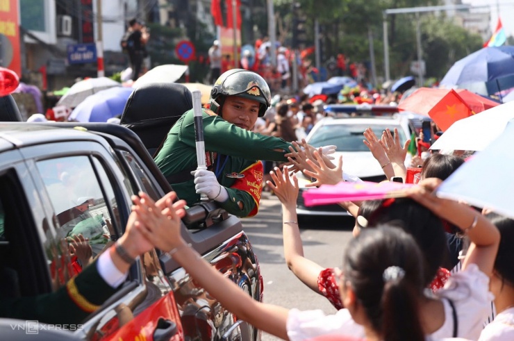 Quân dân bịn rịn sau lễ diễu binh mừng Quốc khánh - 8